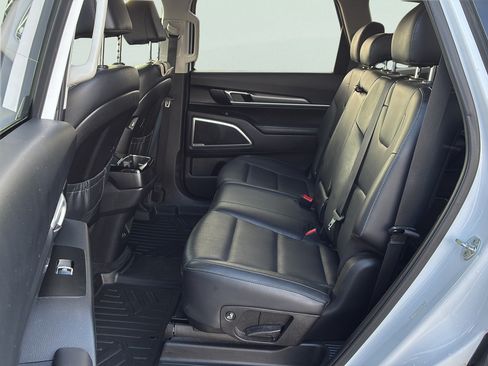 Used 2022 Kia Telluride LX FWD image 25