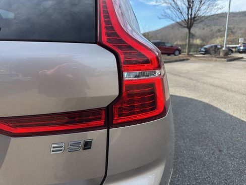 Used 2025 Volvo XC60 B5 Plus image 6