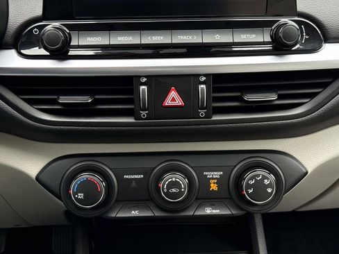 Used 2023 Kia Forte LXS w/ LXS Technology Package FWD image 6