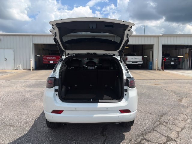 Used 2023 Jeep Compass High Altitude AWD/4WD image 23