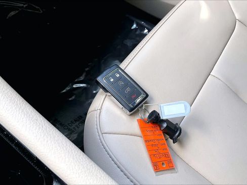 Used 2024 Jeep Grand Cherokee L Limited RWD image 11