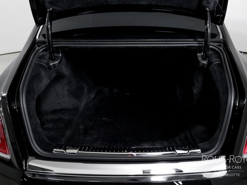 Certified 2025 Rolls-Royce Phantom Sedan image 26