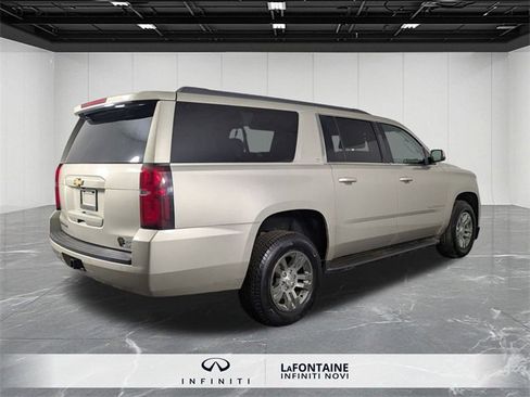 Used 2015 Chevrolet Suburban LT image 5