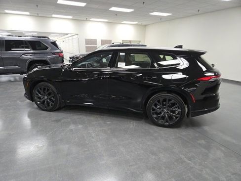 New 2025 Toyota Crown Signia image 3