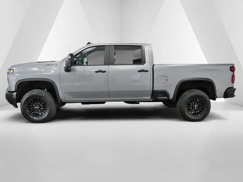 Used 2024 Chevrolet Silverado 2500 ZR2 w/ Technology Package AWD/4WD image 4