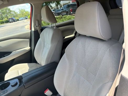 Used 2025 Nissan Rogue SV AWD/4WD image 8