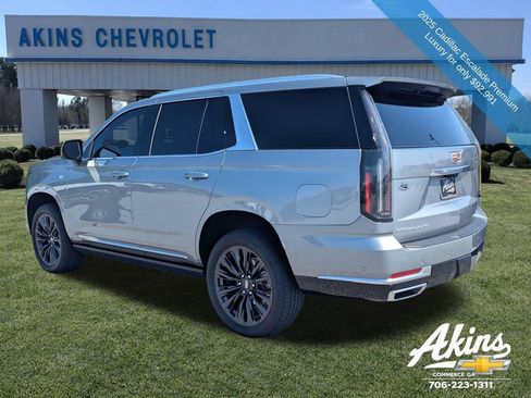 Used 2025 Cadillac Escalade Premium Luxury AWD/4WD image 7
