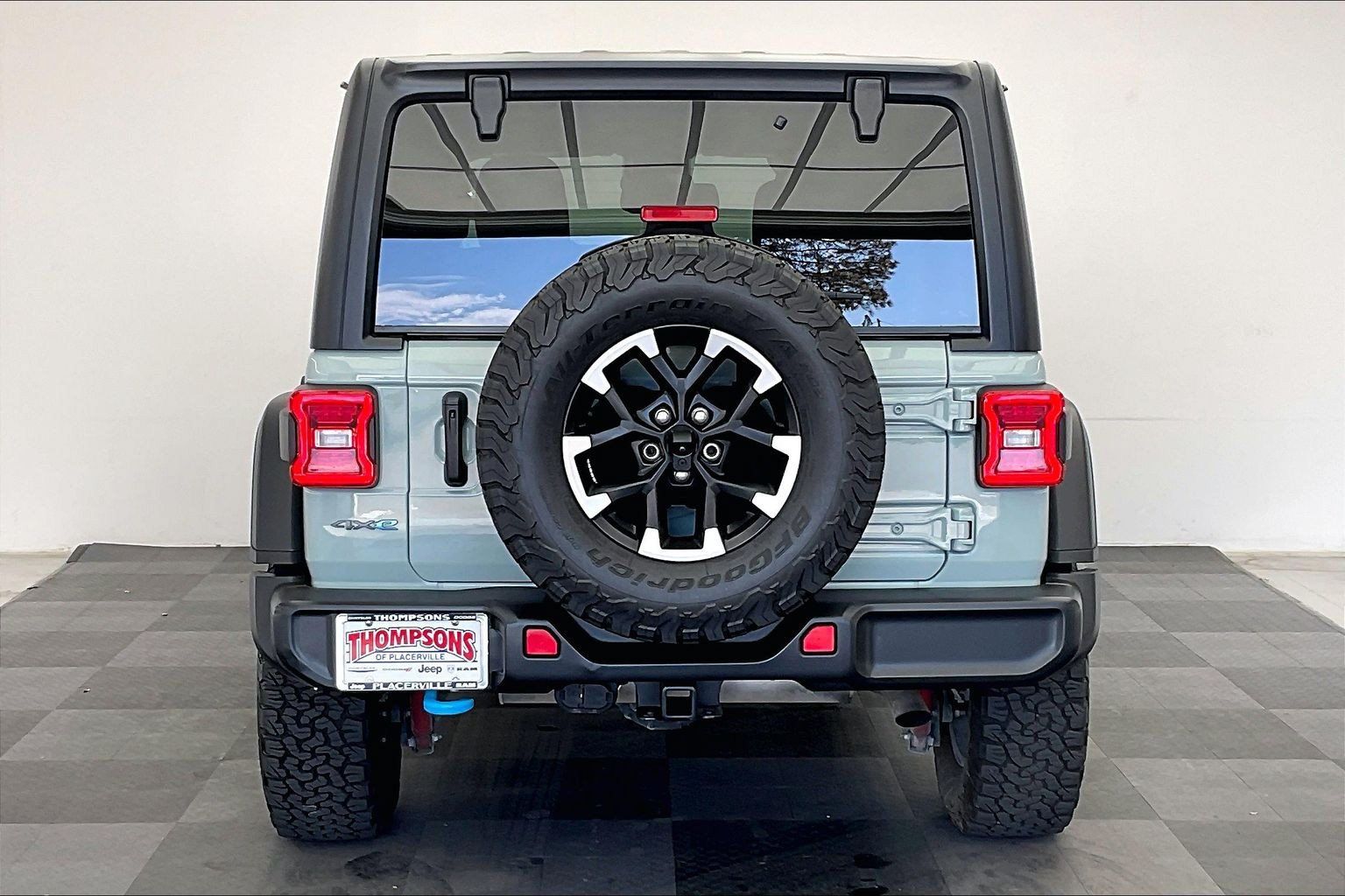 Used 2024 Jeep Wrangler Unlimited Rubicon 4xe w/ Convenience Group AWD/4WD image 3