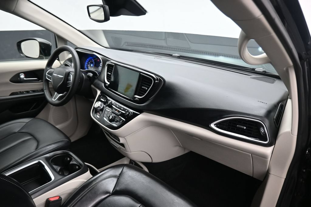 Used 2024 Chrysler Pacifica Touring-L FWD image 58