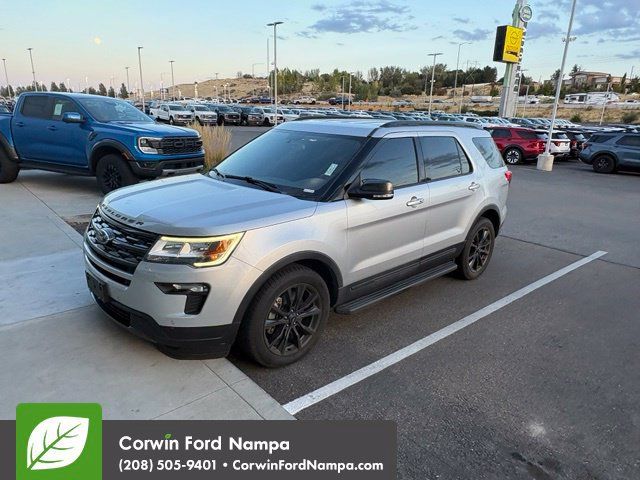 Used 2018 Ford Explorer XLT w/ Equipment Group 202A AWD/4WD image 2