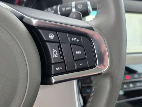 Used 2019 Jaguar XF Prestige image 49