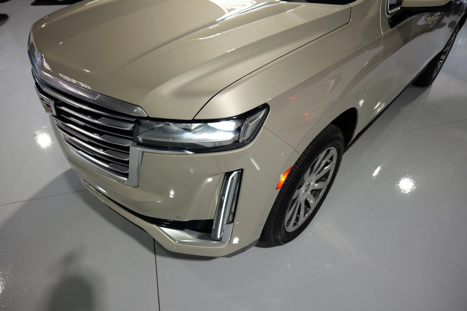 Used 2021 Cadillac Escalade ESV Premium Luxury Platinum AWD/4WD image 7