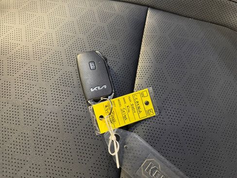 Used 2024 Kia Seltos EX image 32