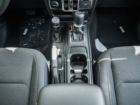 New 2025 Jeep Gladiator Sport image 29