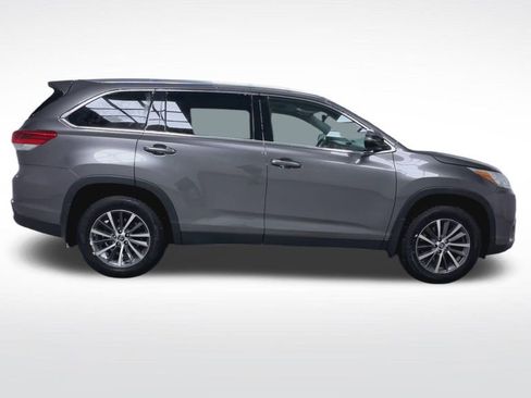 Used 2019 Toyota Highlander XLE image 11