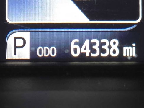 Used 2016 Toyota Camry SE w/ Moonroof Package FWD image 17