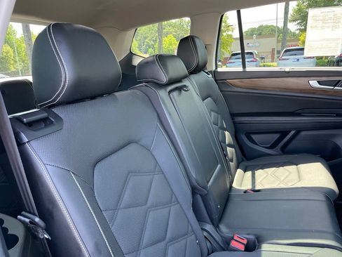 Used 2024 Volkswagen Atlas SE w/ Panoramic Sunroof Package FWD image 36