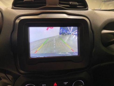 Used 2019 Jeep Renegade Latitude w/ Cold Weather Group AWD/4WD image 21