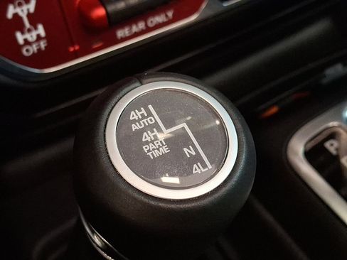 Used 2022 Jeep Wrangler Unlimited Rubicon w/ Xtreme Recon 35" Tire Package image 30