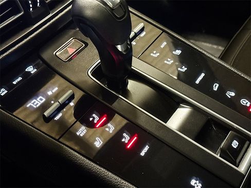 Used 2022 Porsche Macan image 18