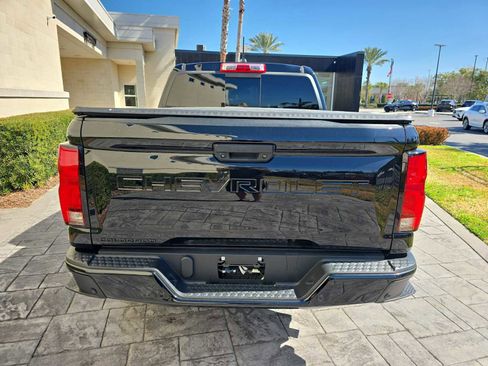 Used 2023 Chevrolet Colorado Z71 w/ Z71 Convenience Package 2 image 5