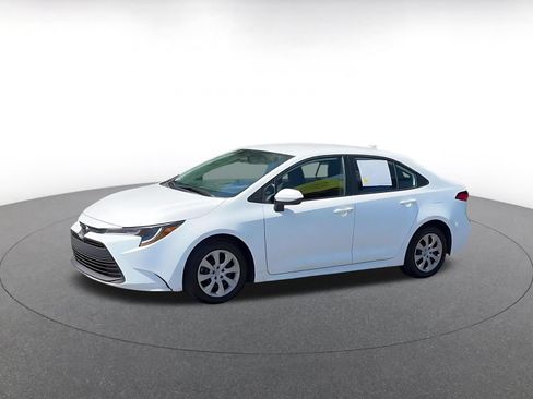Used 2025 Toyota Corolla LE FWD image 9