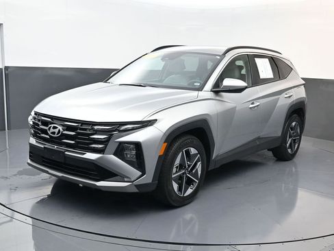 Certified 2025 Hyundai Tucson SEL FWD image 1