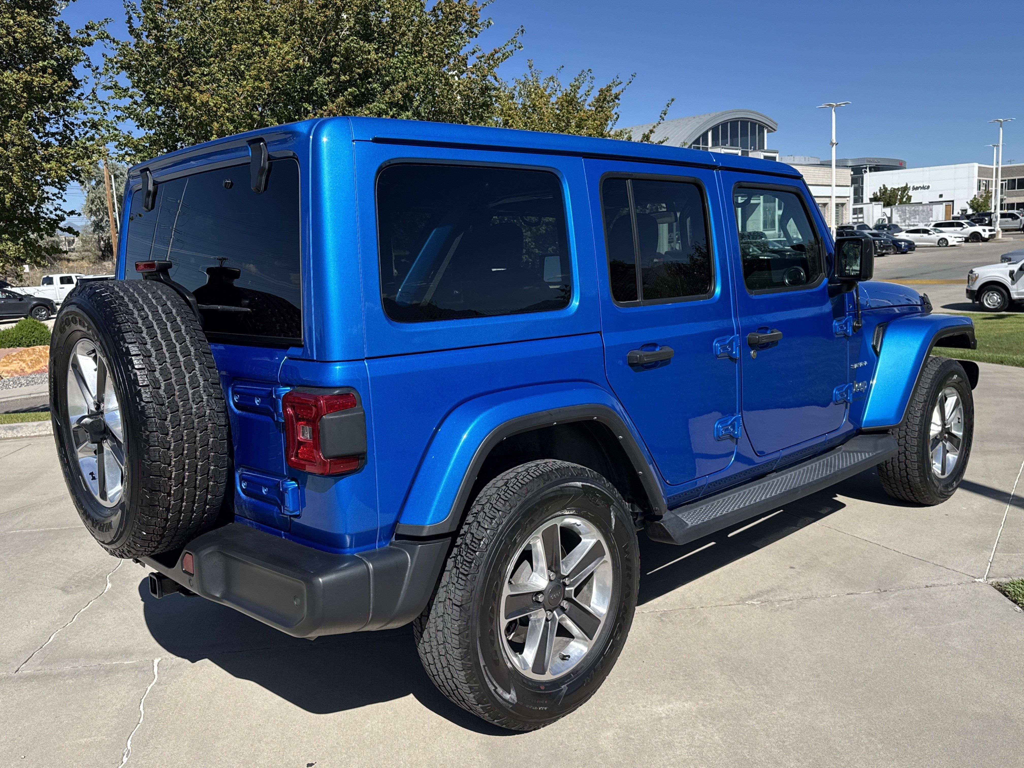 Used 2021 Jeep Wrangler Unlimited Sahara AWD/4WD image 5