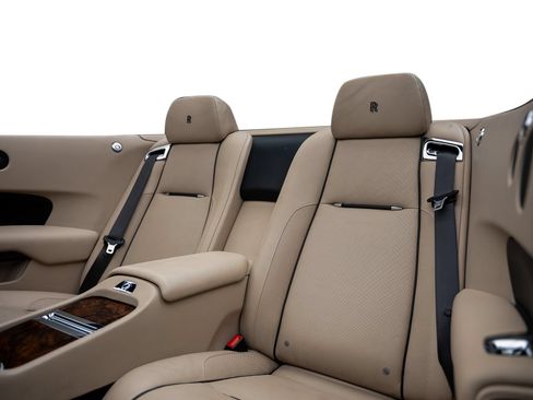 Used 2016 Rolls-Royce Dawn RWD image 39