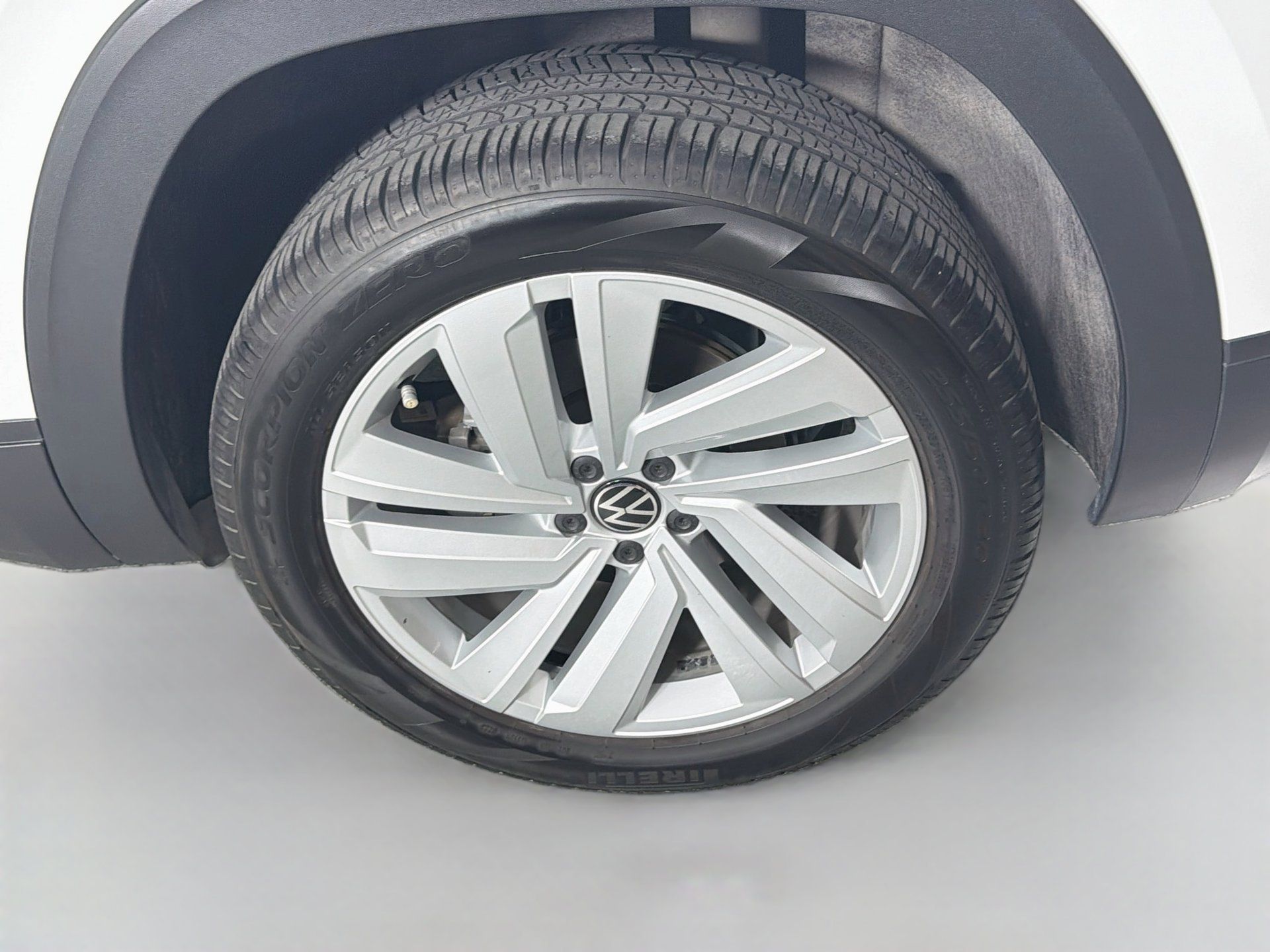Certified 2023 Volkswagen Atlas Cross Sport SE FWD image 27