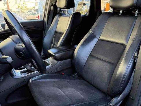 Used 2019 Jeep Grand Cherokee Altitude image 11