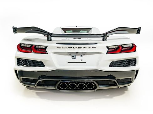 Used 2025 Chevrolet Corvette Z06 w/ Stealth Interior Trim Package RWD image 8