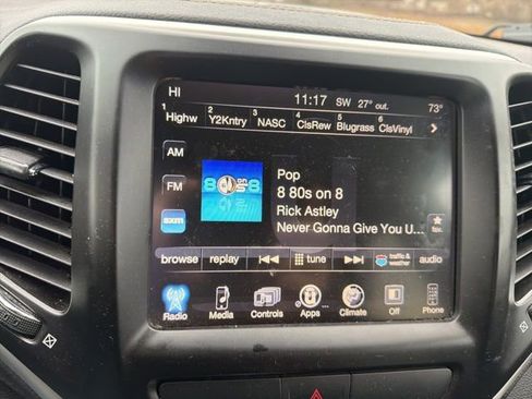 Used 2018 Jeep Cherokee Latitude Plus w/ Comfort/Convenience Group image 20