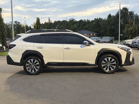 Used 2024 Subaru Outback Touring AWD/4WD image 2