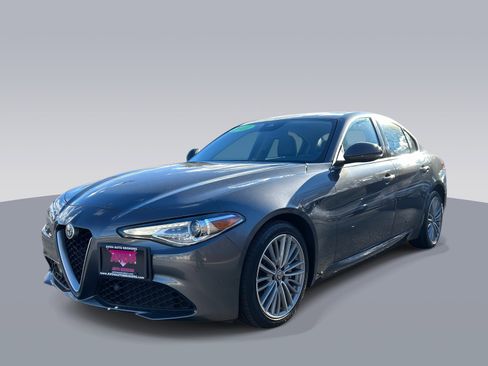 Used 2017 Alfa Romeo Giulia Ti w/ TI Performance Package image 7