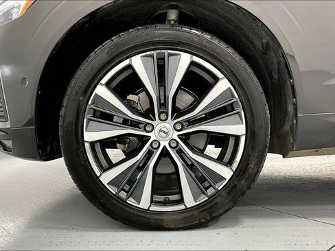 Used 2022 Volvo XC60 B5 Momentum w/ Advanced Package image 11