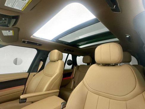 Used 2025 Land Rover Range Rover SE AWD/4WD image 22
