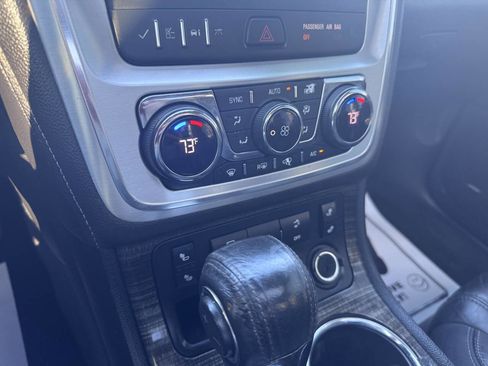 Used 2014 GMC Acadia SLT image 19