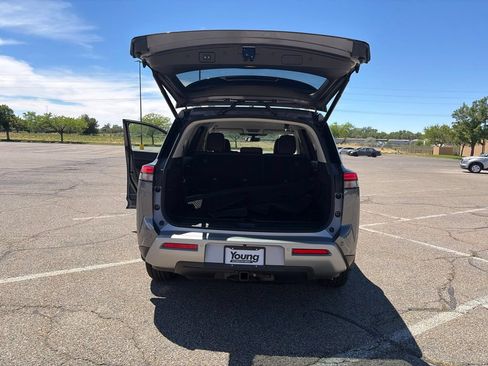 Used 2025 Nissan Pathfinder SL w/ Lighting Package (N92) AWD/4WD image 33