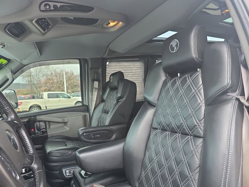 Used 2021 Chevrolet Express 2500 LS w/ Enhanced Convenience Package RWD image 15