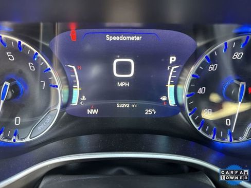 Used 2024 Chrysler Pacifica Touring-L image 12