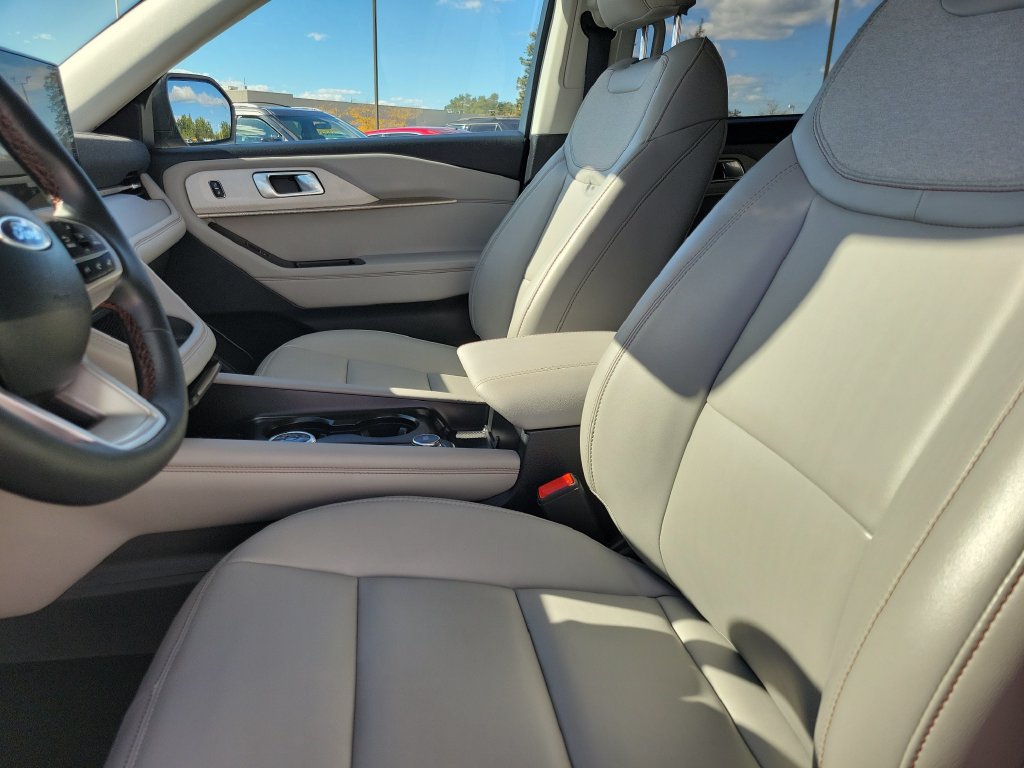 Used 2025 Ford Explorer Active w/ Active Comfort Package AWD/4WD image 22