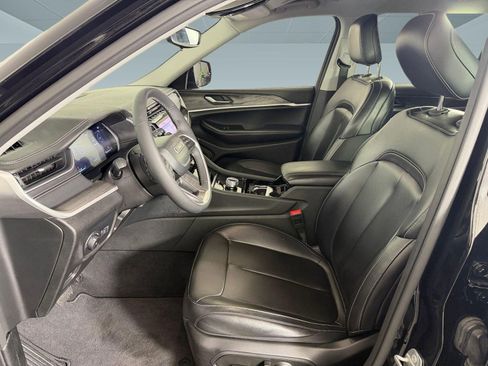Used 2023 Jeep Grand Cherokee L Limited RWD image 5