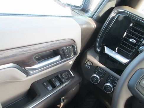 New 2026 GMC Sierra 1500 SLT w/ SLT Premium Package image 15