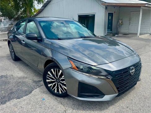 Used 2025 Nissan Altima 2.5 SV FWD image 3