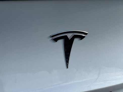 Used 2022 Tesla Model Y Long Range image 25
