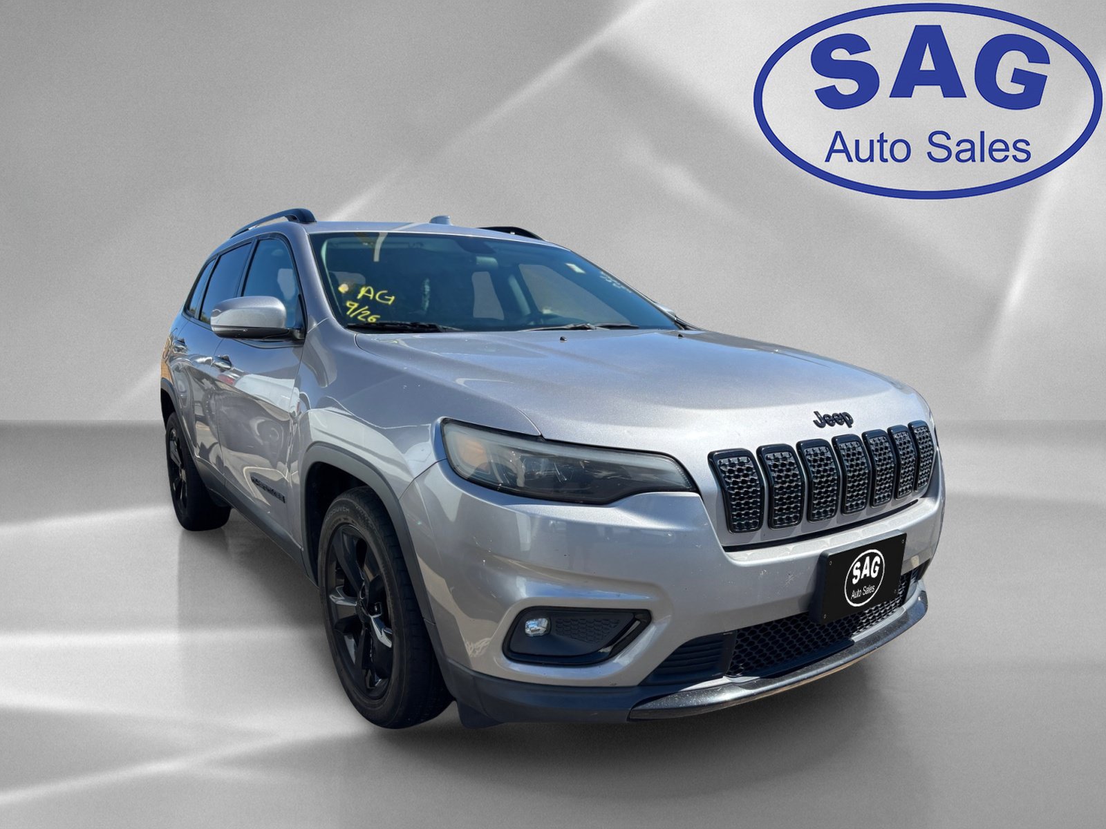 Used 2019 Jeep Cherokee Latitude Plus FWD image 2