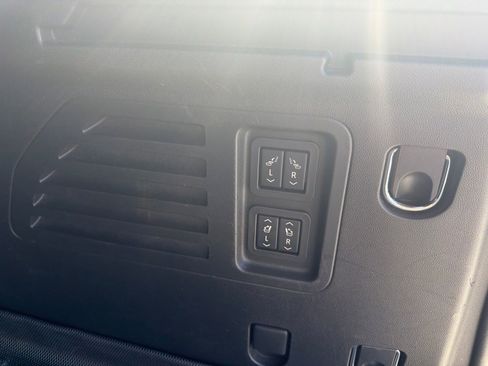Used 2025 Buick Enclave Preferred w/ Power Package FWD image 20