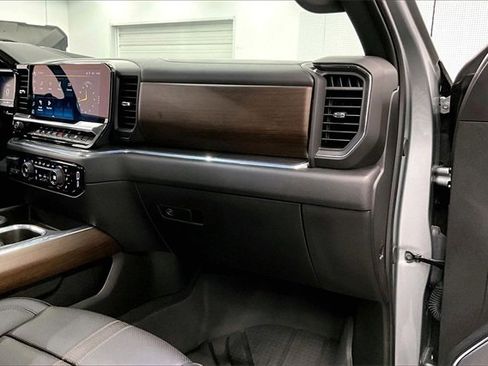Used 2024 Chevrolet Silverado 1500 High Country w/ High Country Premium Package image 16
