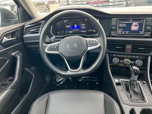 Used 2024 Volkswagen Jetta SE image 14